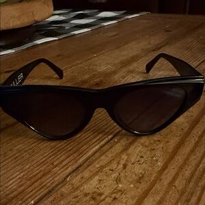 DFRANKLIN Black Cat-Eye Sunglasses